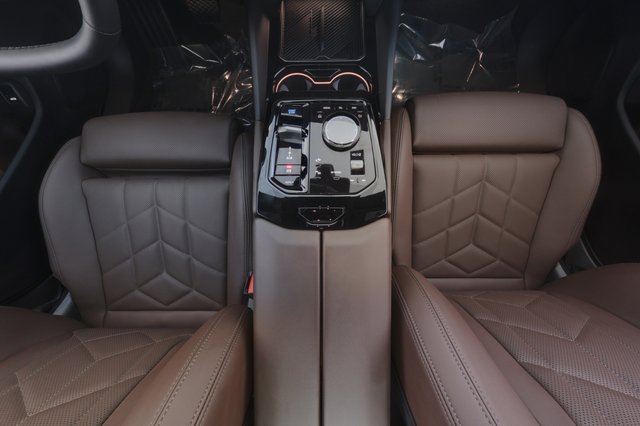 2025 BMW i5 — photo 22 of 23