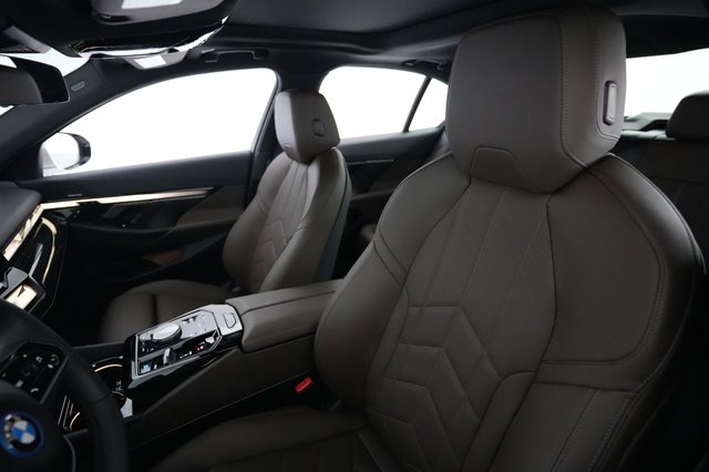 2025 BMW i5 — photo 3 of 23