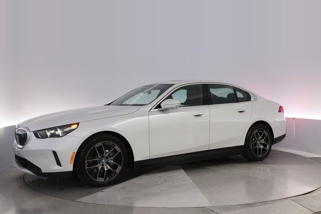 2025 BMW i5 — photo 14 of 23