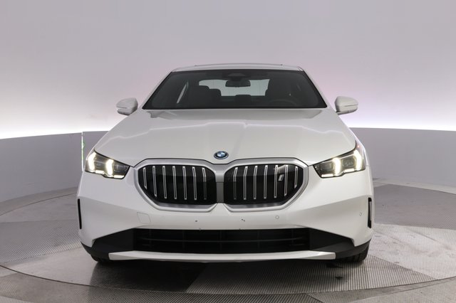 2025 BMW i5 — photo 9 of 23
