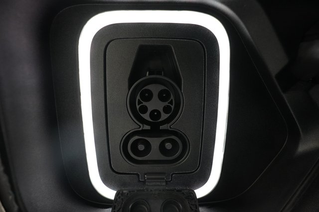 2023 Rivian R1T — photo 8 of 25