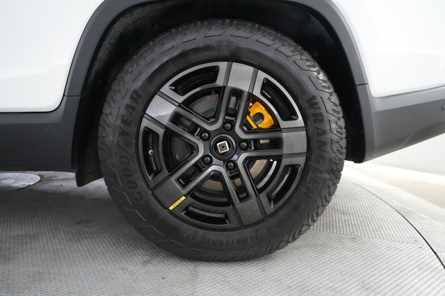 2023 Rivian R1T — photo 7 of 25