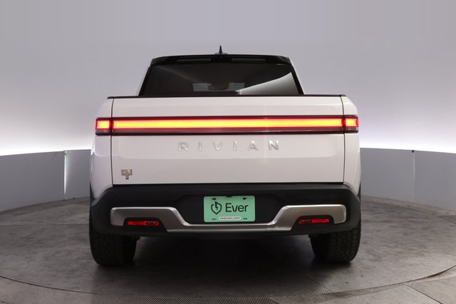 2023 Rivian R1T — photo 12 of 25