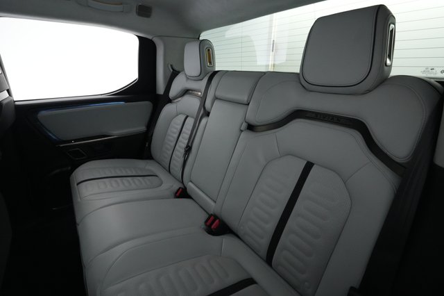2023 Rivian R1T — photo 19 of 25