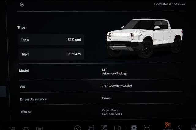 2023 Rivian R1T — photo 5 of 25