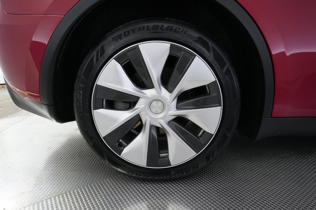 2023 Tesla Model Y — photo 17 of 26