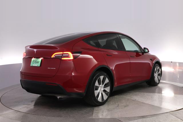 2023 Tesla Model Y — photo 2 of 26