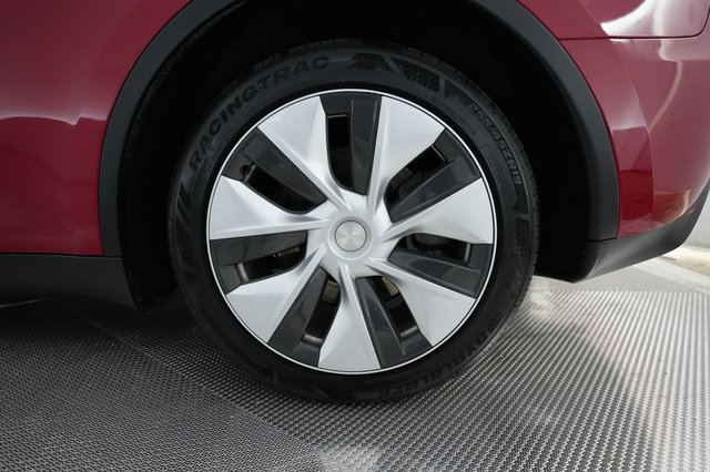 2023 Tesla Model Y — photo 7 of 26