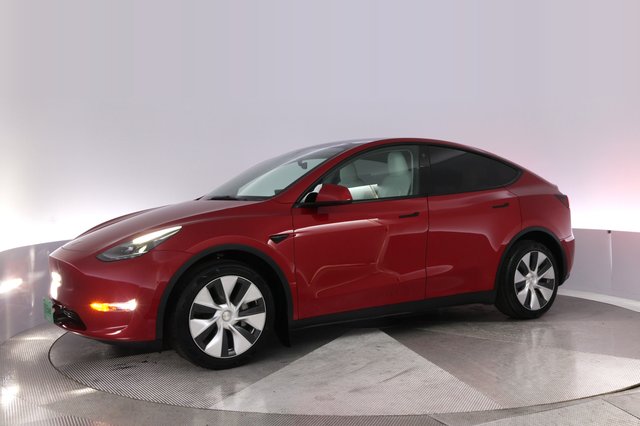 2023 Tesla Model Y — photo 14 of 26