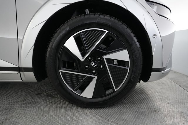 2025 Hyundai IONIQ 5 — photo 16 of 21