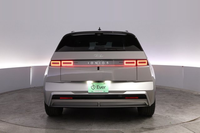 2025 Hyundai IONIQ 5 — photo 12 of 21