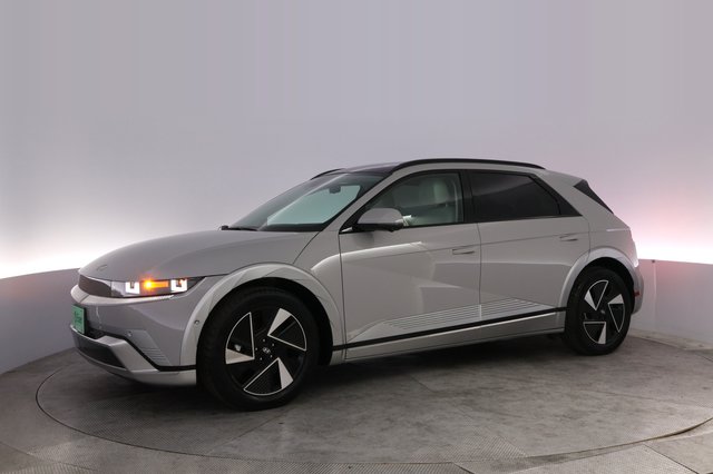 2025 Hyundai IONIQ 5 — photo 14 of 21