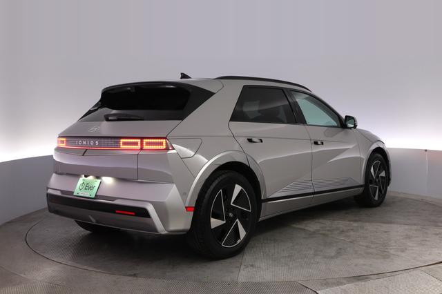 2025 Hyundai IONIQ 5 — photo 2 of 21