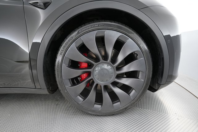2020 Tesla Model Y — photo 16 of 27