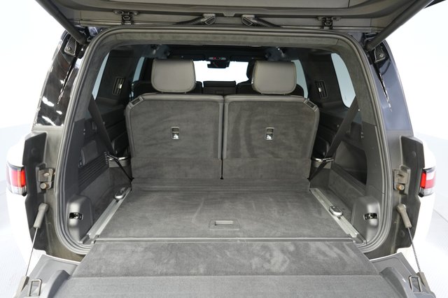 2025 Rivian R1S — photo 6 of 26
