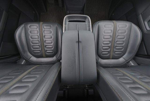 2025 Rivian R1S — photo 24 of 26