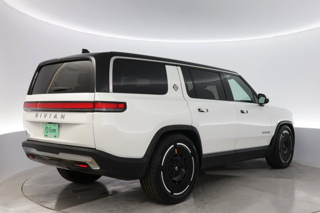 2025 Rivian R1S — photo 2 of 26