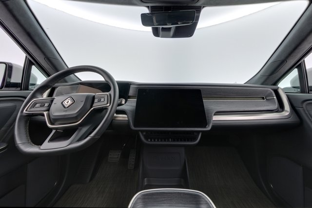 2025 Rivian R1S — photo 23 of 26