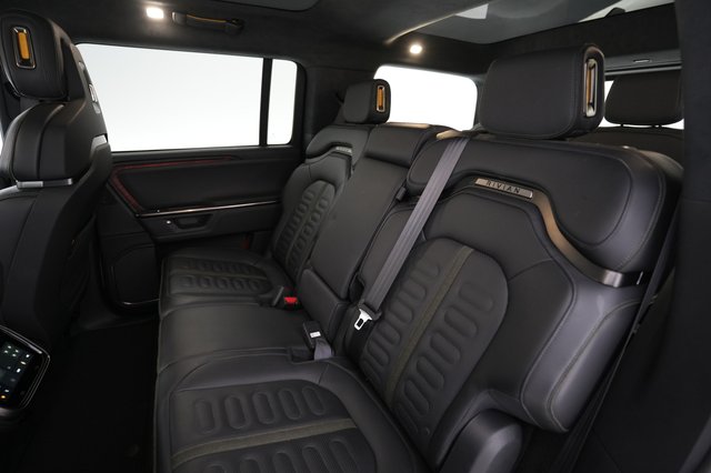 2025 Rivian R1S — photo 19 of 26