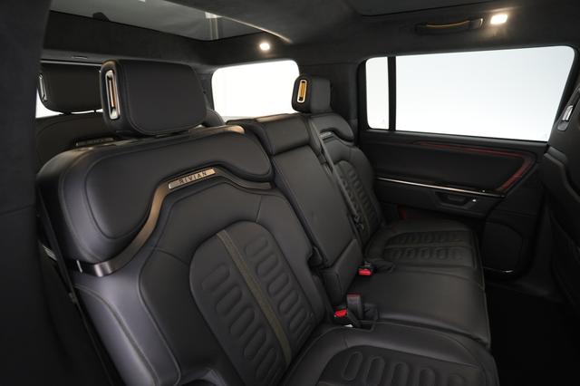 2025 Rivian R1S — photo 4 of 26