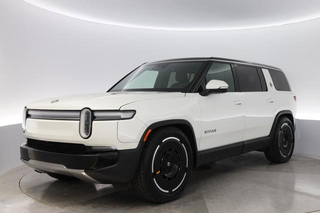2025 Rivian R1S — VIN 7PDSGBBAXSN045483