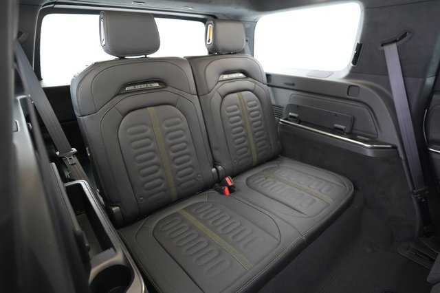 2025 Rivian R1S — photo 20 of 26