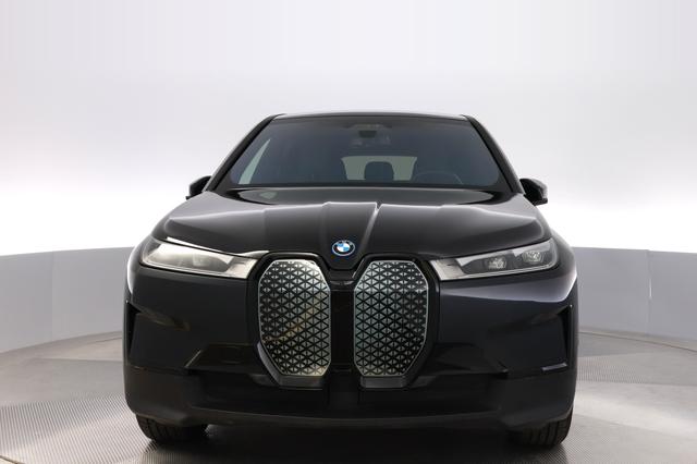 2024 BMW iX — photo 9 of 23