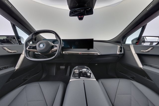 2024 BMW iX — photo 21 of 23