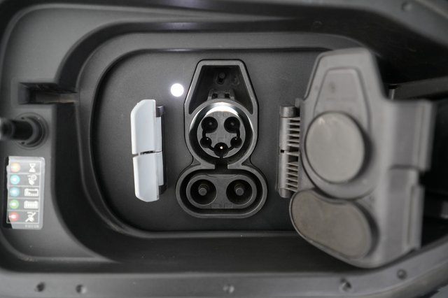 2024 BMW iX — photo 8 of 23