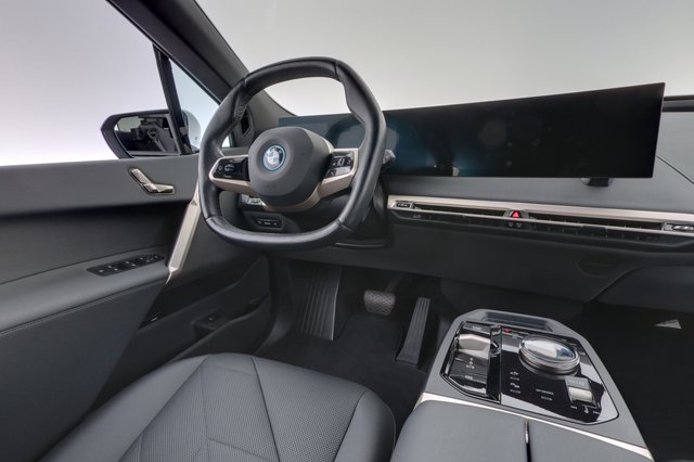 2024 BMW iX — photo 20 of 23