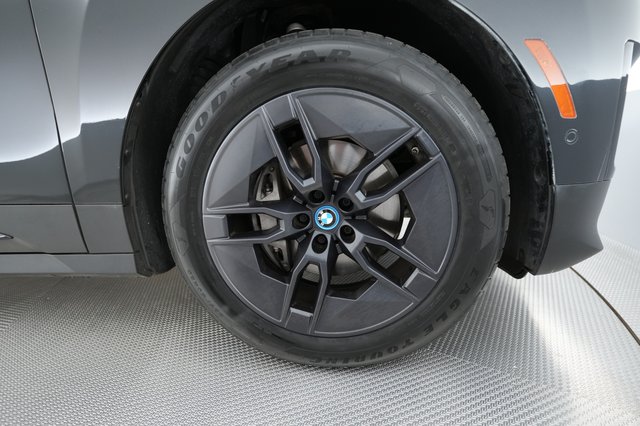 2024 BMW iX — photo 16 of 23