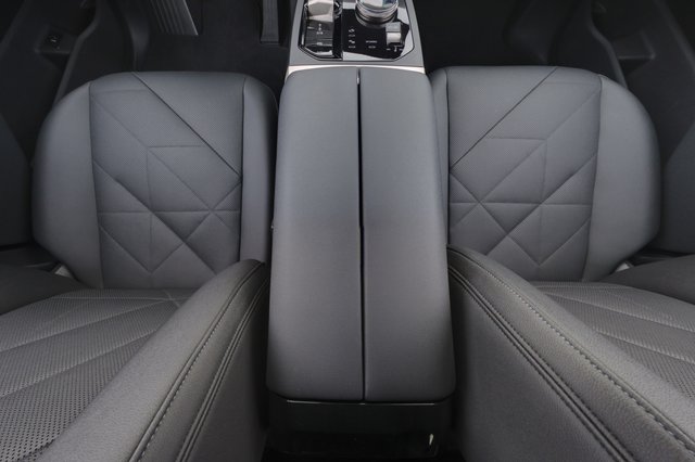 2024 BMW iX — photo 22 of 23