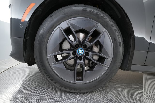 2024 BMW iX — photo 15 of 23