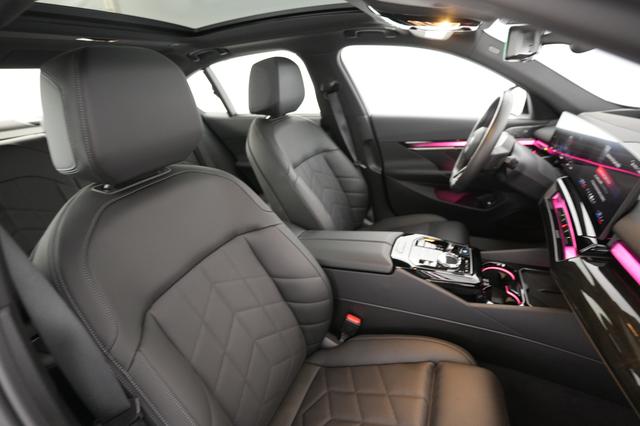 2024 BMW i5 — photo 4 of 23