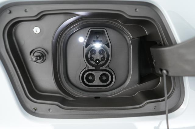 2024 BMW i5 — photo 8 of 23