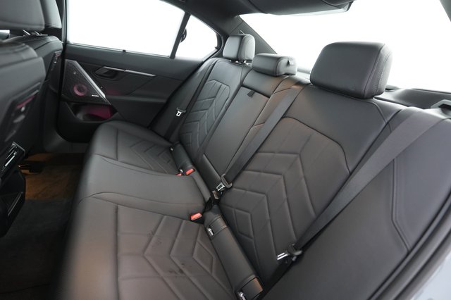 2024 BMW i5 — photo 19 of 23