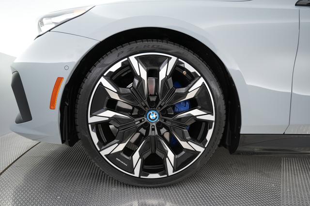 2024 BMW i5 — photo 7 of 23