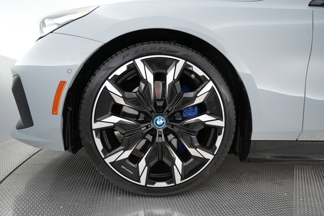 2024 BMW i5 — photo 7 of 23
