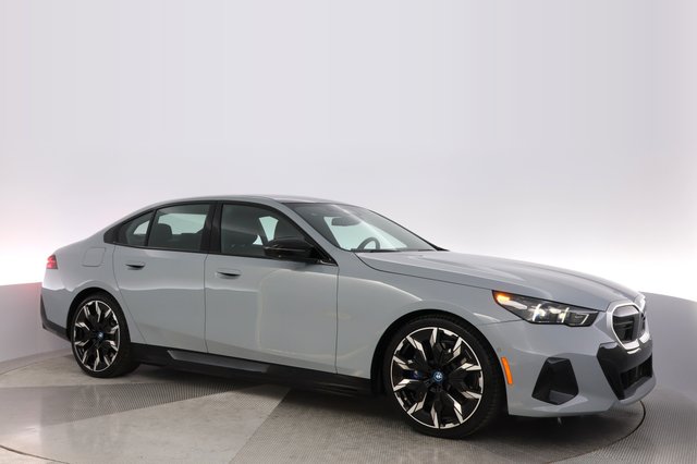 2024 BMW i5 — photo 11 of 23