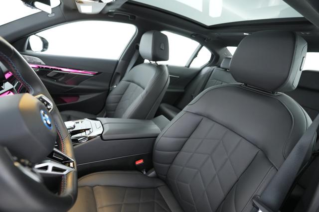 2024 BMW i5 — photo 3 of 23