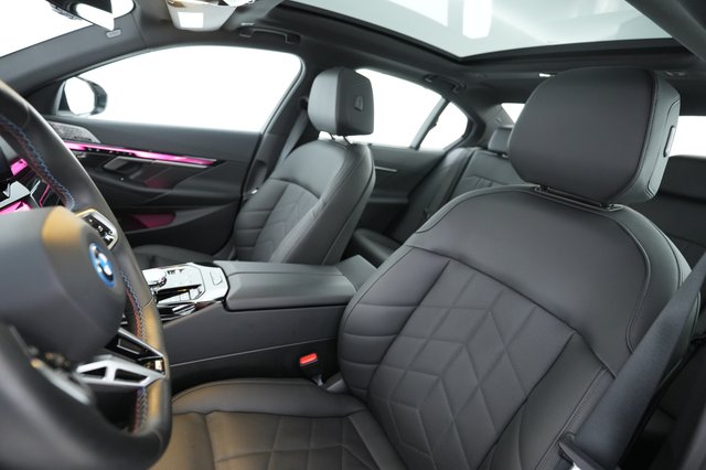 2024 BMW i5 — photo 3 of 23