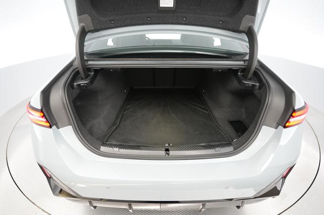 2024 BMW i5 — photo 6 of 23