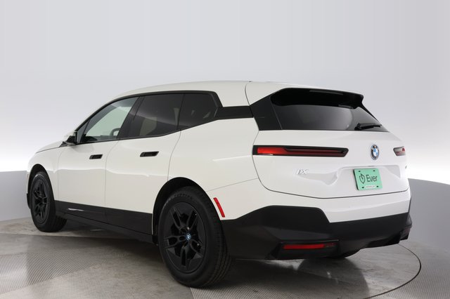 2025 BMW iX — photo 13 of 23