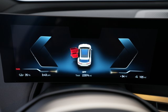 2025 BMW iX — photo 5 of 23