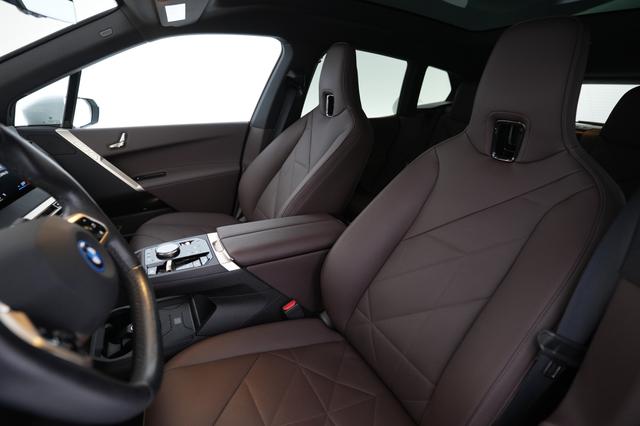 2025 BMW iX — photo 3 of 23