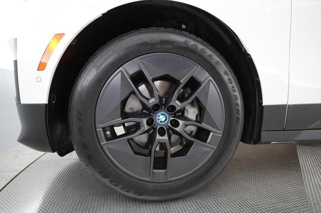 2025 BMW iX — photo 7 of 23