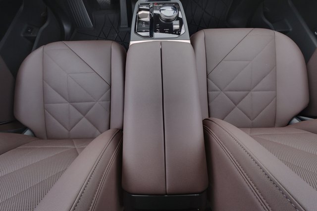 2025 BMW iX — photo 22 of 23