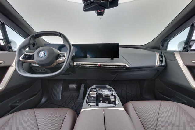 2025 BMW iX — photo 21 of 23