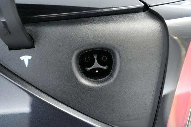 2025 Tesla Model 3 — photo 8 of 24