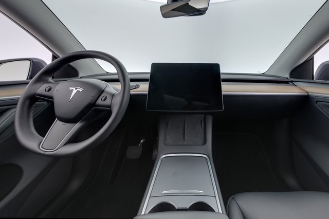 2024 Tesla Model Y — photo 21 of 24
